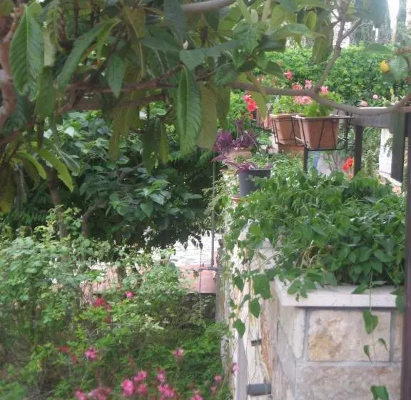 Aamiaismajoitus (B&B) Villa Ruberto