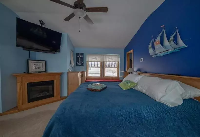 Footbridge Beach Motel
