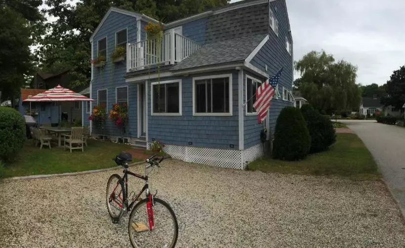 Footbridge Beach Motel
