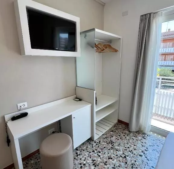 Hotelli Atenea Golden Star