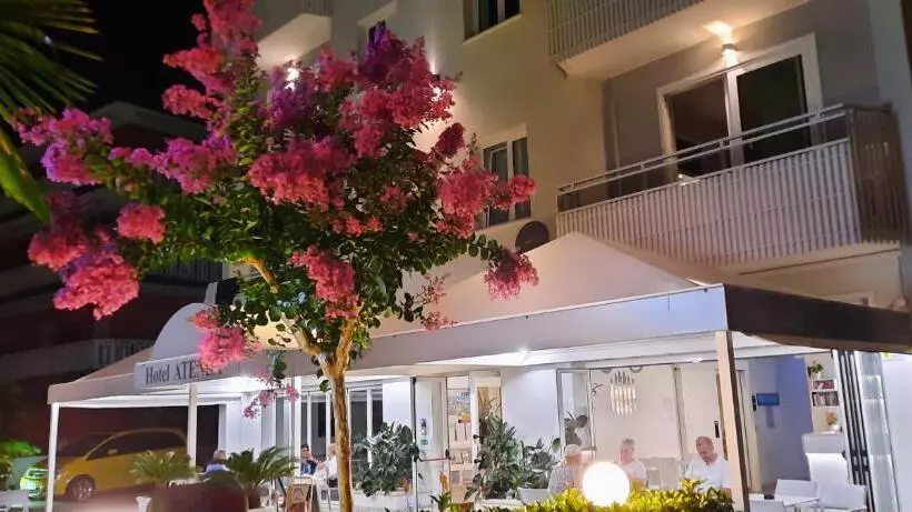 Hotelli Atenea Golden Star