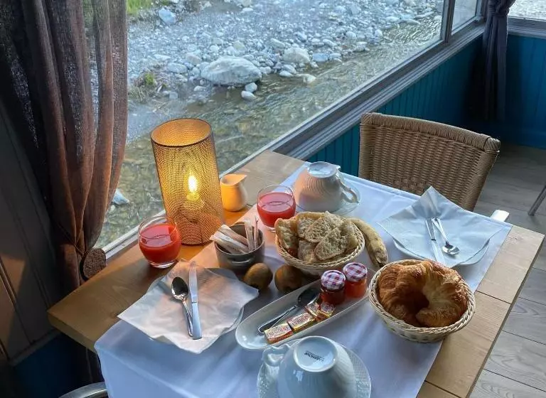 ホテル Hôtel Fleur Des Alpes