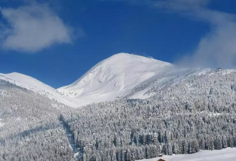 Hotelli Purvita Ski In Ski Out Infinity Pool
