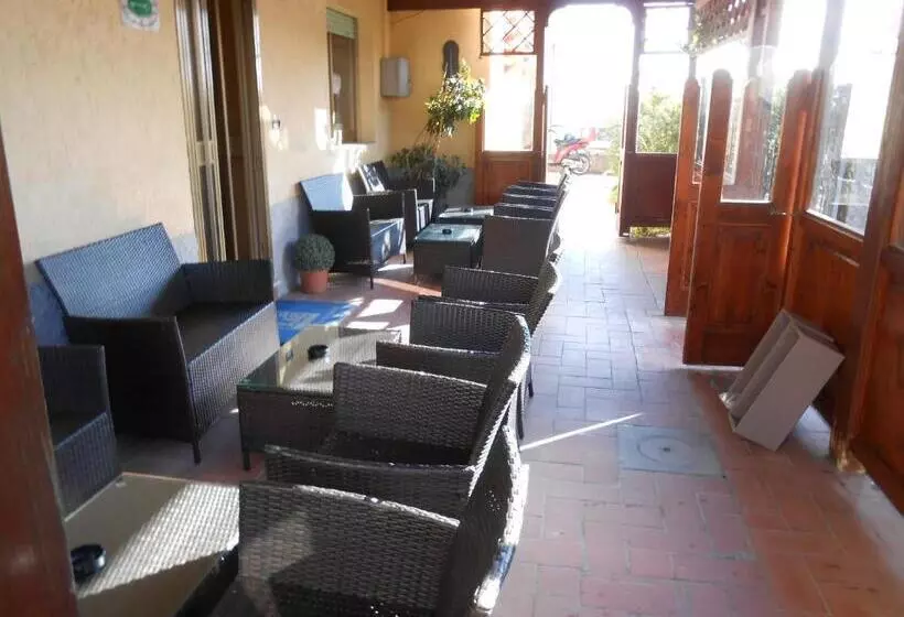 Hotelli Pensione La Scogliera