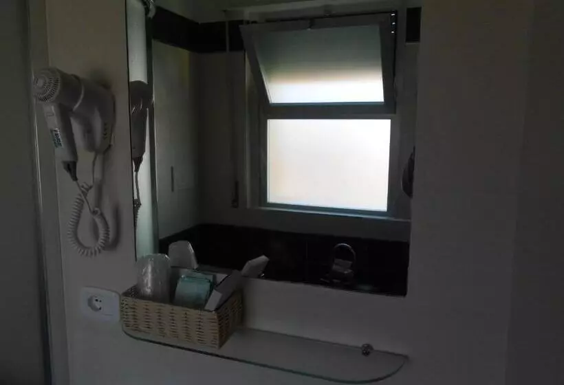 Hotelli Pensione La Scogliera