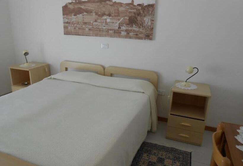 فندق Pensione La Scogliera