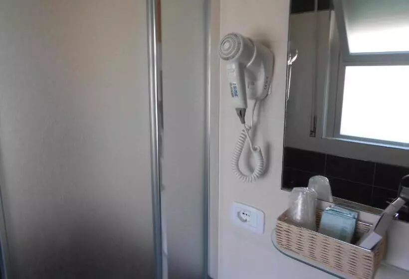 Hotelli Pensione La Scogliera