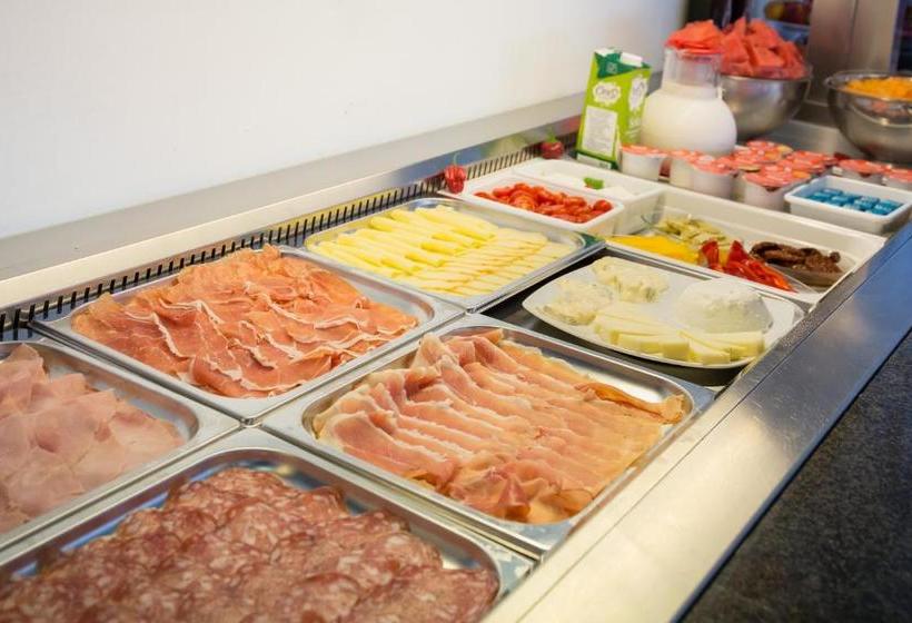 Отель Royal Garnì