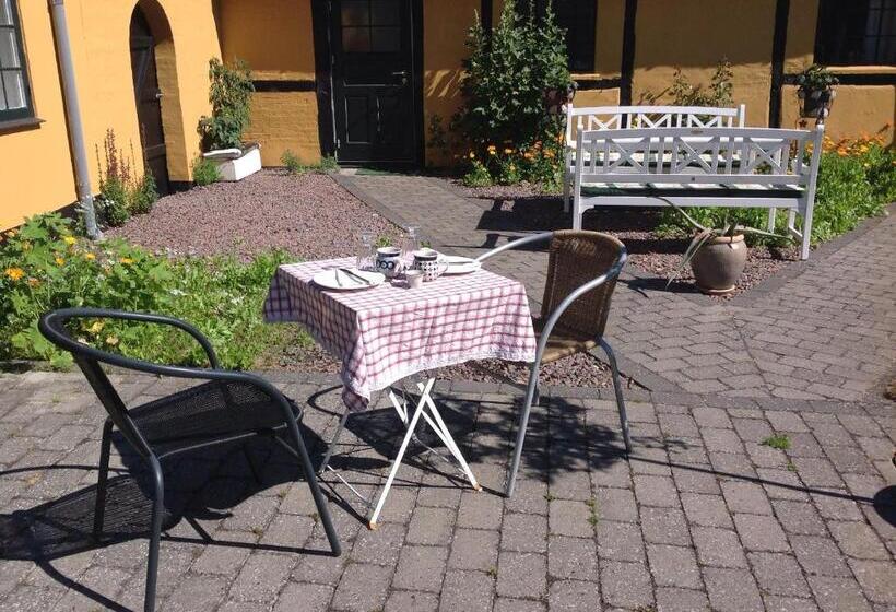 Dyrlev Bed & Breakfast