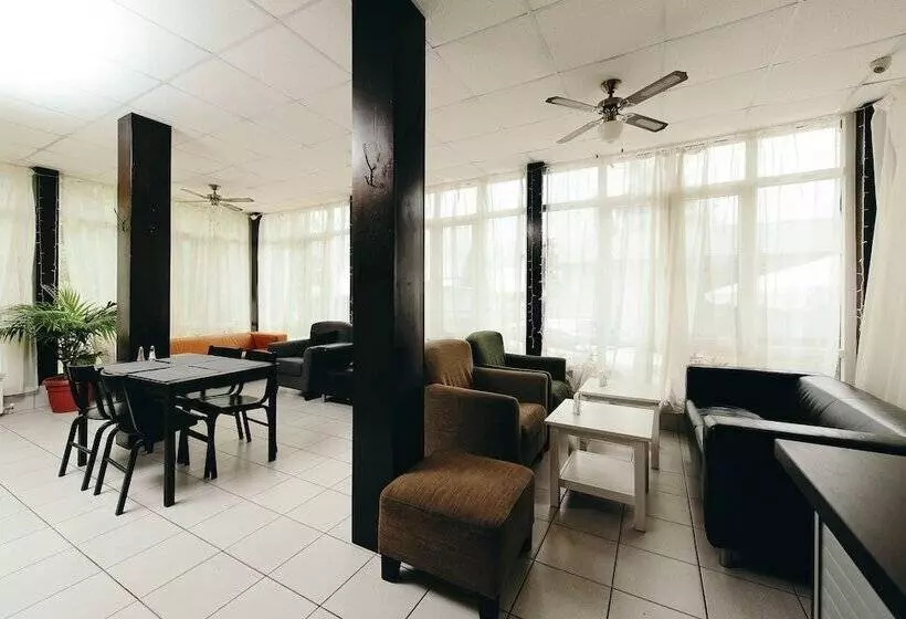 هتل Iceberg House