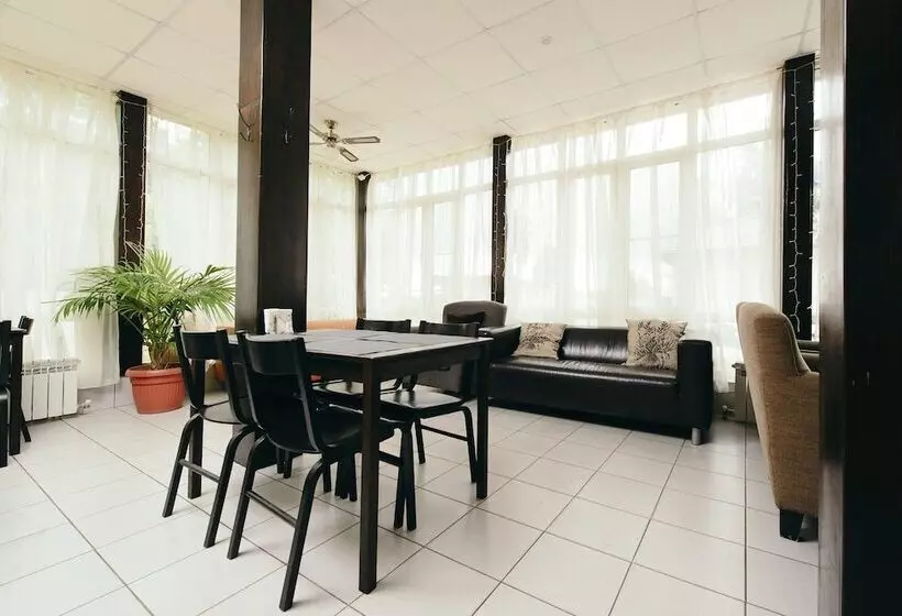 هتل Iceberg House