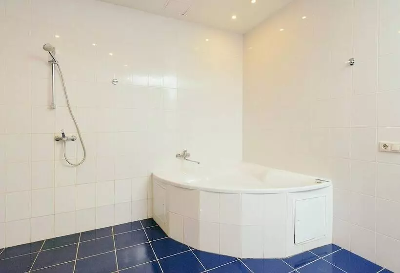 هتل Iceberg House