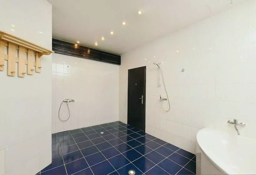 هتل Iceberg House