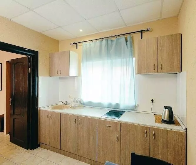 هتل Iceberg House