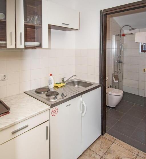 تختخواب و صبحانه Breakfast & Bed Anita