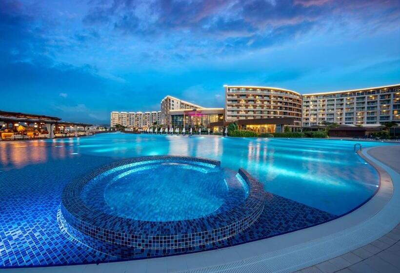 Elexus Hotel Resort & Spa & Casino