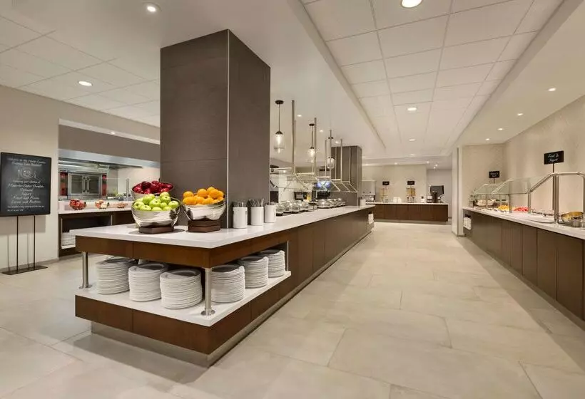 Hotelli Embassy Suites By Hilton Denton Convention Center