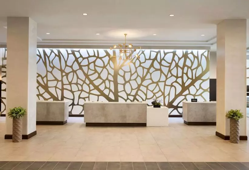 Hotelli Embassy Suites By Hilton Denton Convention Center