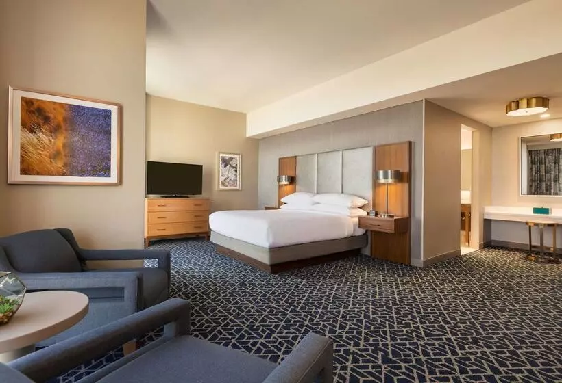 Hotelli Embassy Suites By Hilton Denton Convention Center