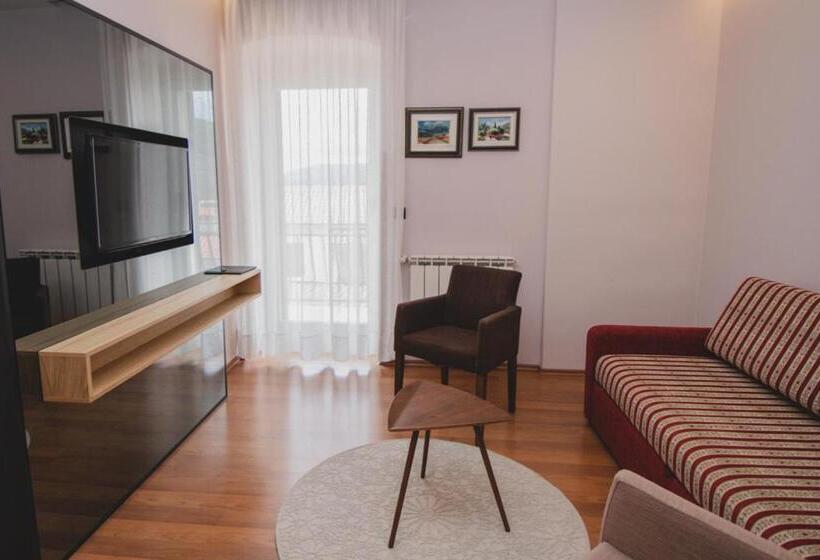 בית מלון כפרי Nostromo