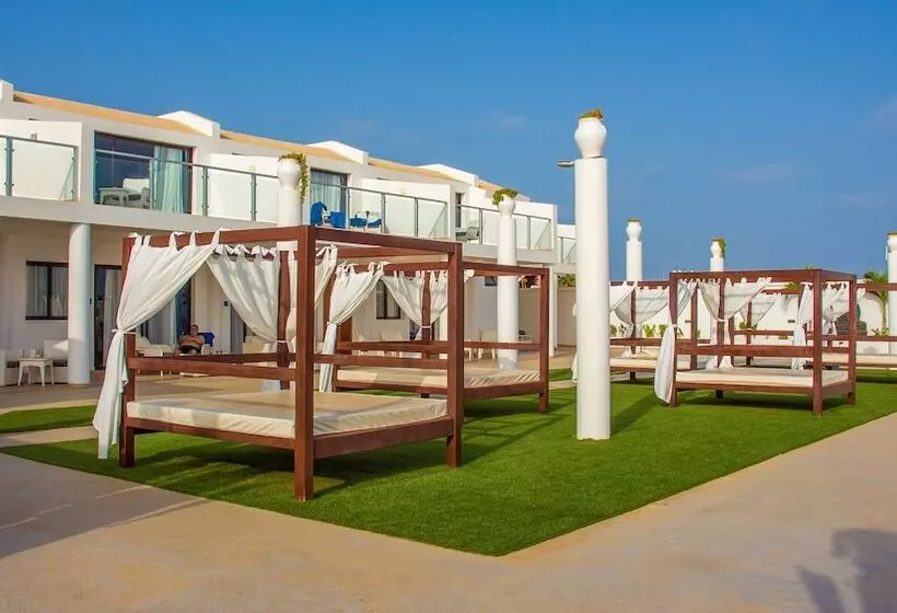 هتل Livvo Budha Beach