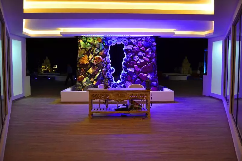 هتل Livvo Budha Beach