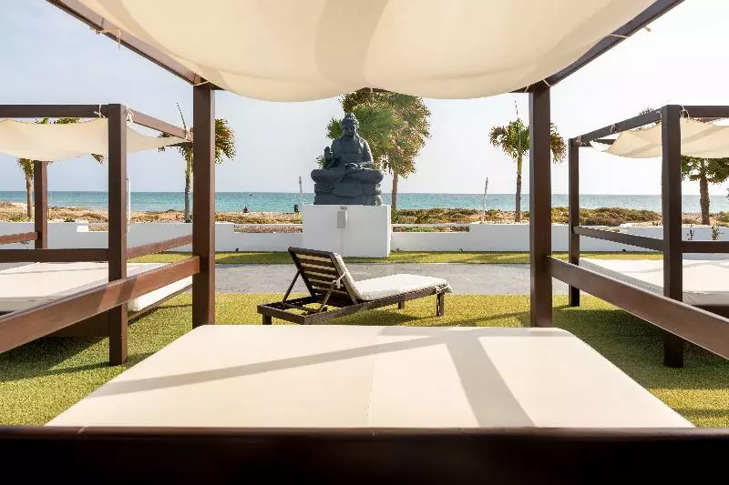 هتل Livvo Budha Beach