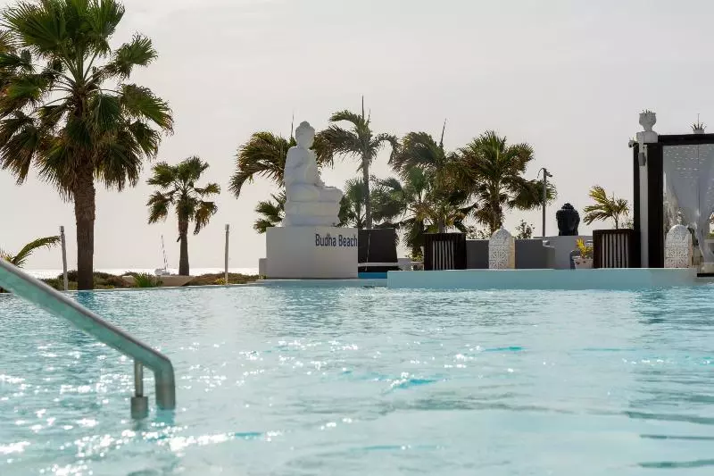 هتل Livvo Budha Beach