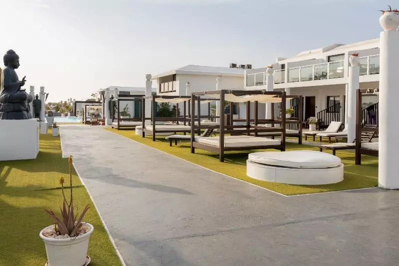 هتل Livvo Budha Beach