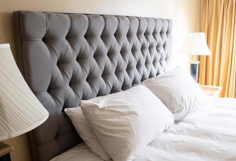 فندق Longford Arms