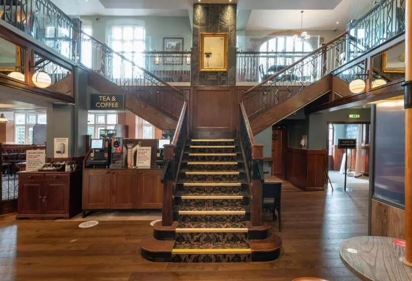 هتل The Kings Head Inn Wetherspoon