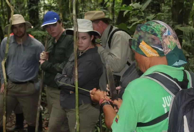 Hotelli Yarina Eco Lodge