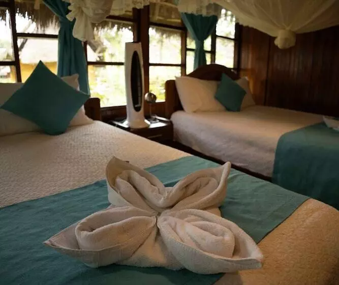 Hotelli Yarina Eco Lodge