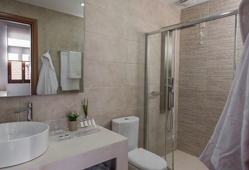 בית מלון כפרי Bluebell Luxury Suites