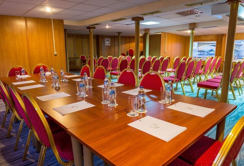 בית מלון כפרי Grand Jules Boat