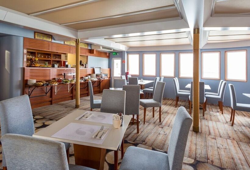 בית מלון כפרי Grand Jules Boat