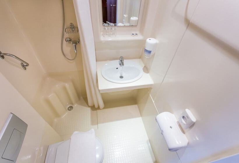 בית מלון כפרי Grand Jules Boat