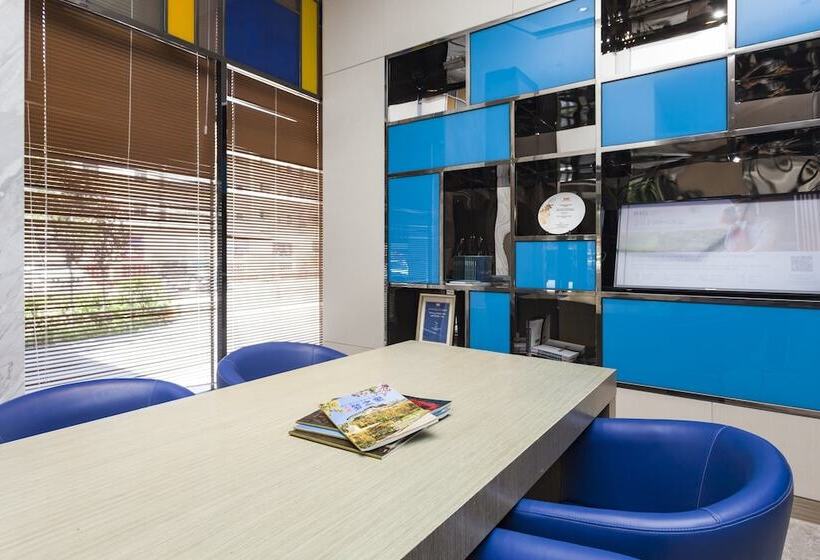 בית מלון כפרי Holiday Inn Express Lhasa Potala Palace By Ihg