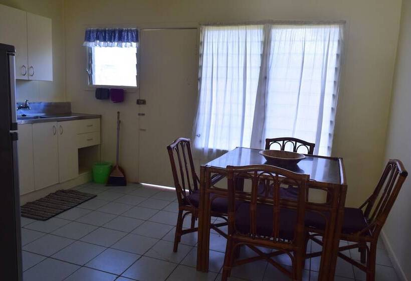 هتل Kiikii Inn & Suites