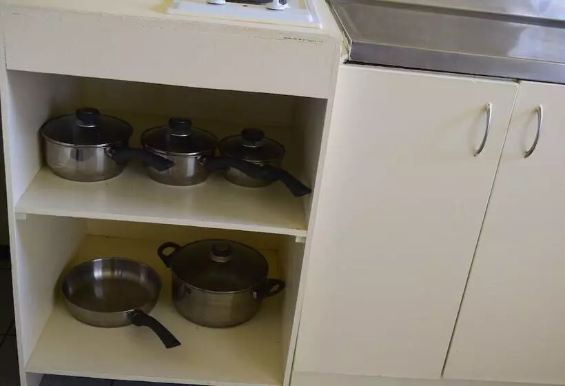 هتل Kiikii Inn & Suites