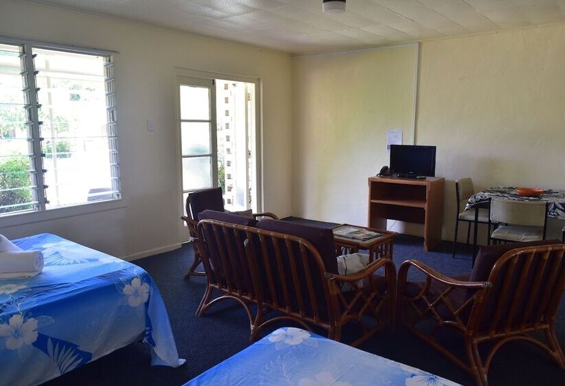 هتل Kiikii Inn & Suites