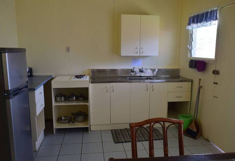 هتل Kiikii Inn & Suites