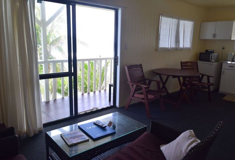 هتل Kiikii Inn & Suites