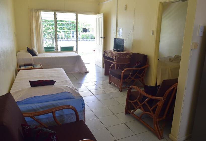 هتل Kiikii Inn & Suites