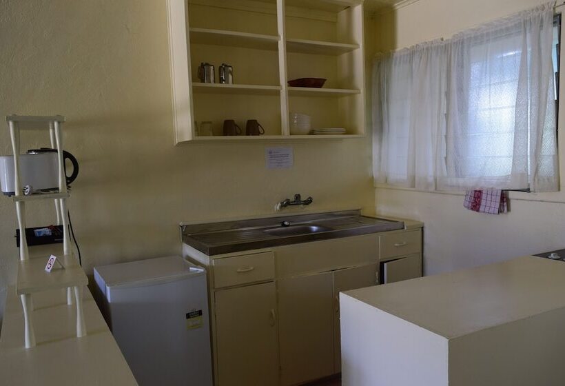 هتل Kiikii Inn & Suites