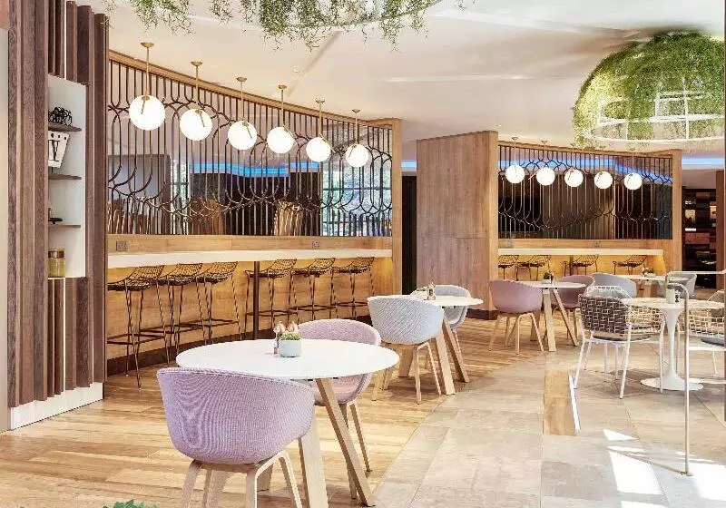 Novotel London Heathrow Airport T1 T2 And T3