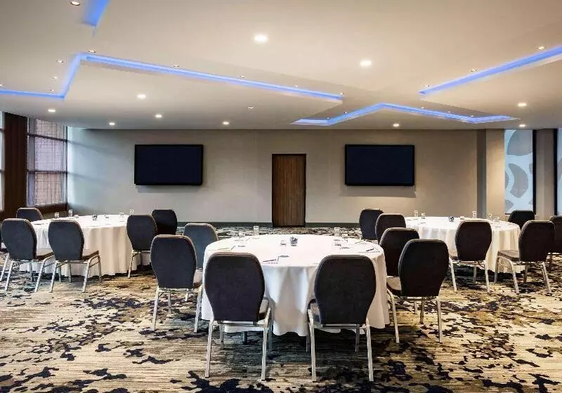 Novotel London Heathrow Airport T1 T2 And T3