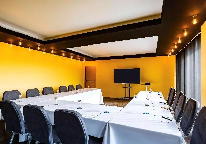 Novotel London Heathrow Airport T1 T2 And T3