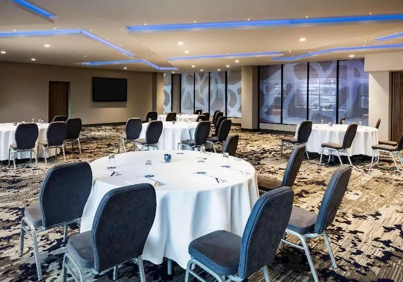 Novotel London Heathrow Airport T1 T2 And T3