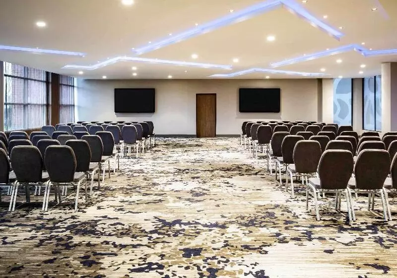 Novotel London Heathrow Airport T1 T2 And T3